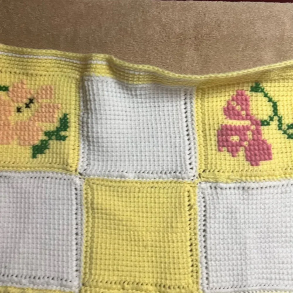 Vintage Handmade Crochet Afghan Blanket 36x44” Little Dutch Girl & Flowers (C06)